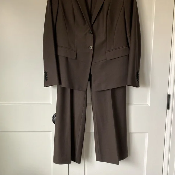 Ann Taylor rich  coffee color women’s pantsuit size 10 P. 87% virgin wool. - Picture 2 of 7